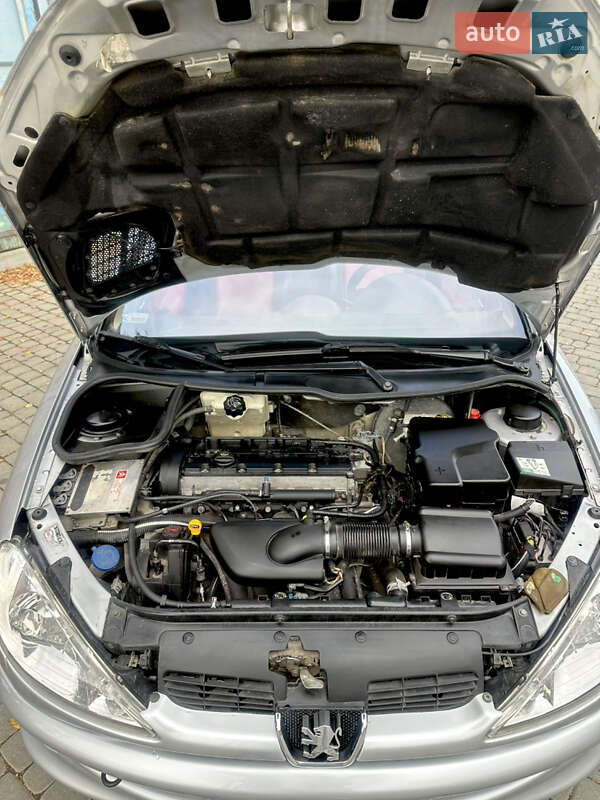 Кабріолет Peugeot 206 2001 в Косові