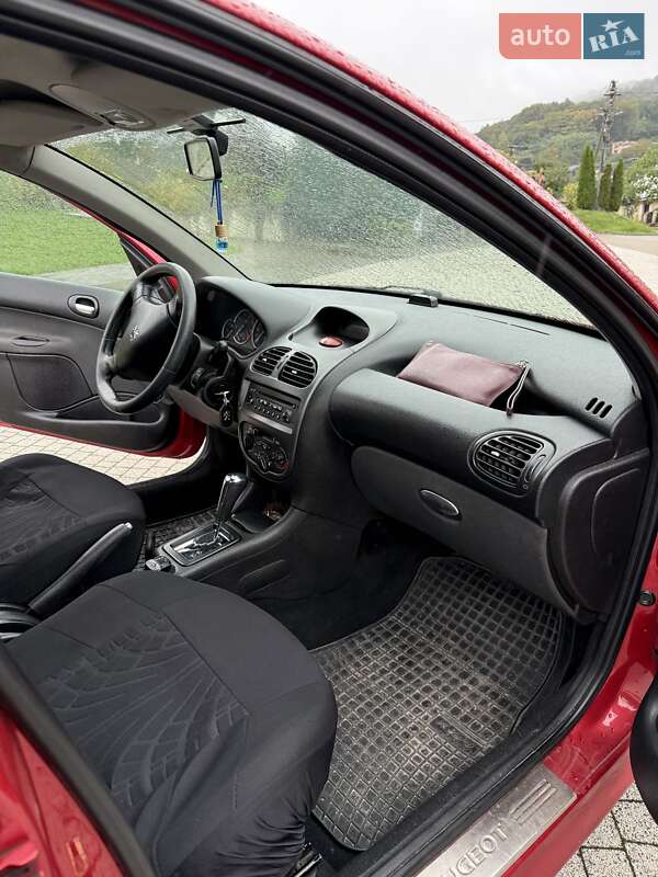 Хетчбек Peugeot 206 2007 в Винниках