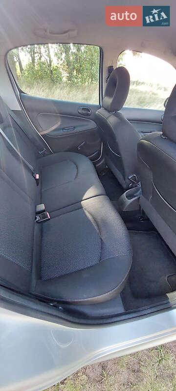 Хэтчбек Peugeot 206 2006 в Тростянце