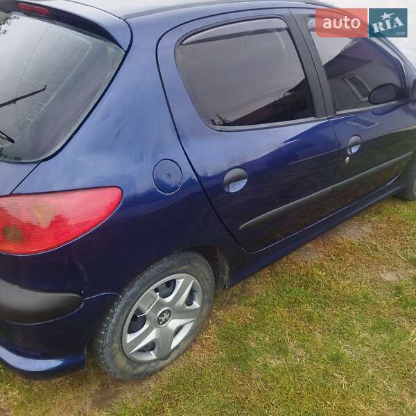 Хетчбек Peugeot 206 2006 в Ставищі