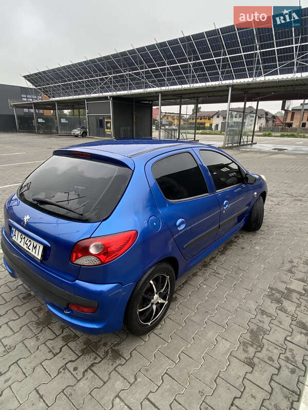 Хэтчбек Peugeot 206 2009 в Дубно