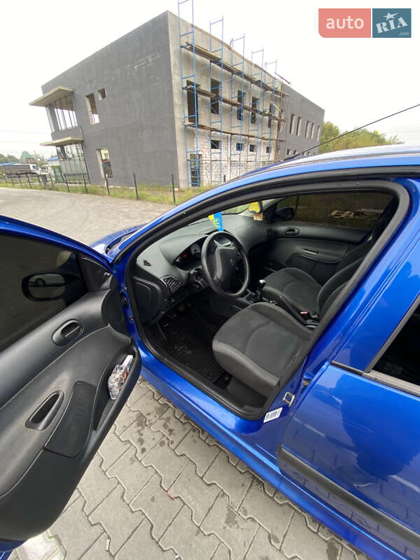 Хэтчбек Peugeot 206 2009 в Дубно