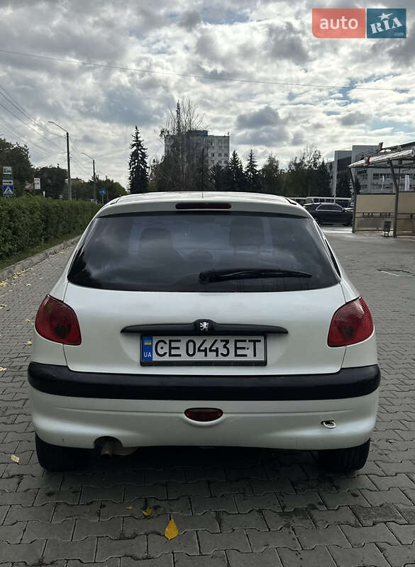 Хетчбек Peugeot 206 2001 в Чернівцях