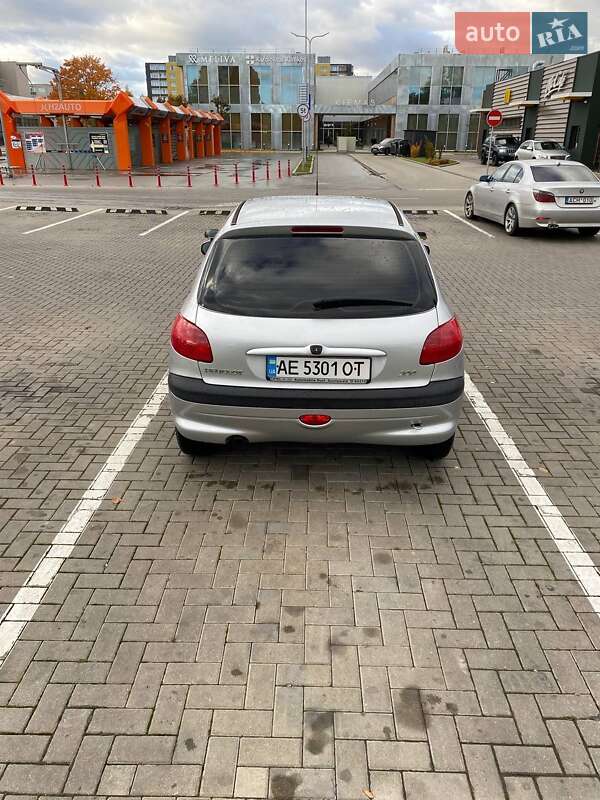 Хэтчбек Peugeot 206 2003 в Днепре