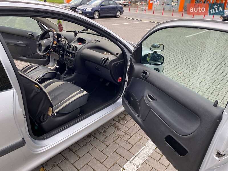 Хэтчбек Peugeot 206 2003 в Днепре