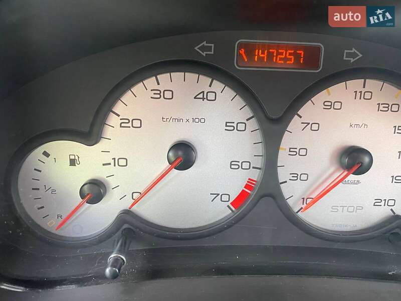 Хэтчбек Peugeot 206 2003 в Днепре