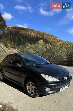 Хэтчбек Peugeot 206 2006 в  Хэтчбек Peugeot 206 2006 в