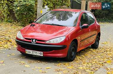 Хэтчбек Peugeot 206 2004 в Киеве