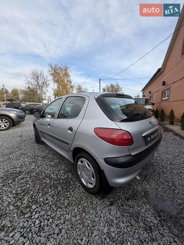Хетчбек Peugeot 206 2004 в Дергачах