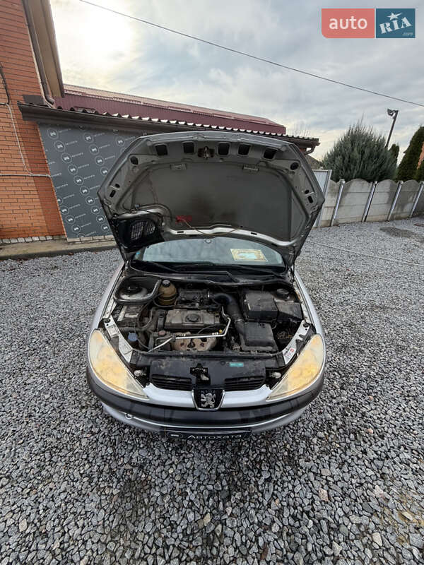 Хетчбек Peugeot 206 2004 в Дергачах