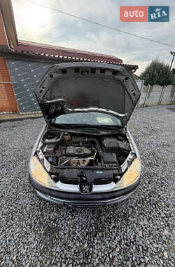 Хэтчбек Peugeot 206 2004 в  фото 9 Хэтчбек Peugeot 206 2004 в