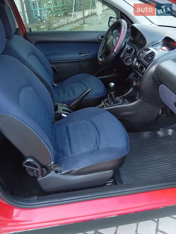 Хэтчбек Peugeot 206 2002 в Сатанове фото 6 Хэтчбек Peugeot 206 2002 в Сатанове