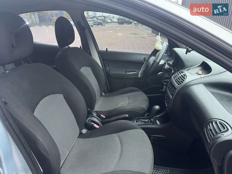 Хэтчбек Peugeot 206 2004 в Одессе