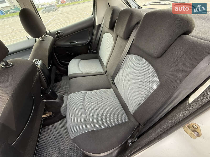 Хетчбек Peugeot 206 2005 в Києві
