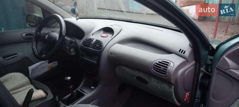 Хетчбек Peugeot 206 2001 в Коростені