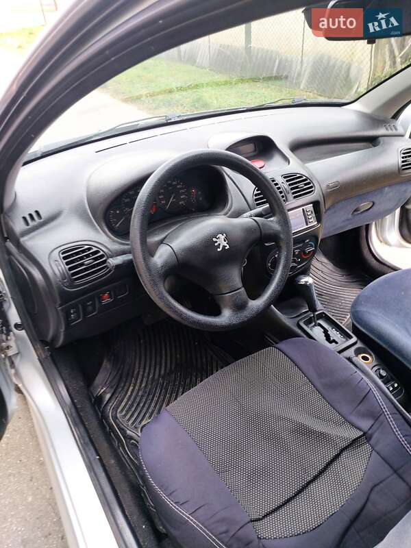 Хэтчбек Peugeot 206 1999 в Стрые