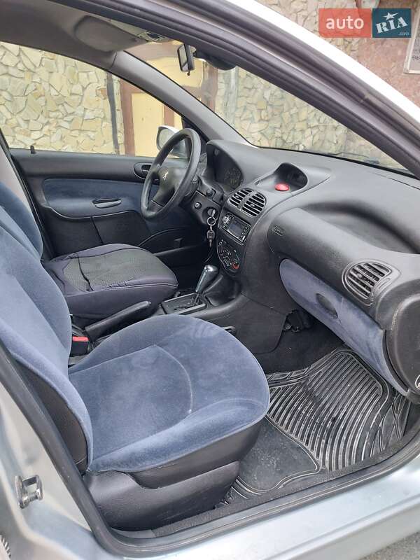 Хэтчбек Peugeot 206 1999 в Стрые