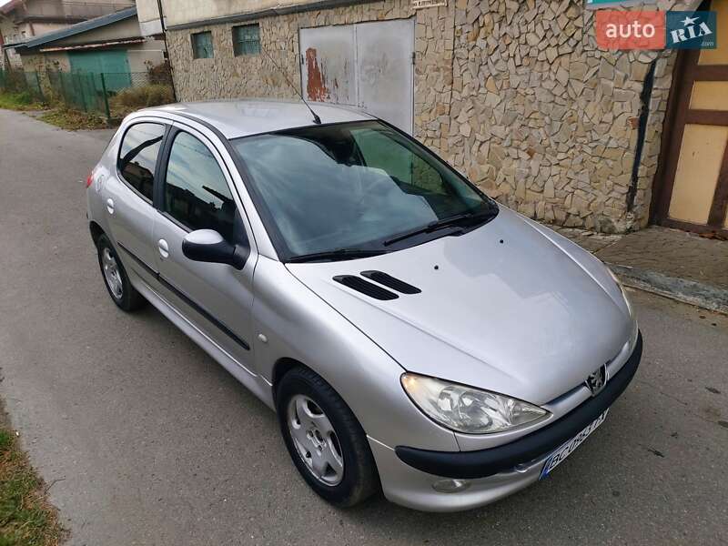Хэтчбек Peugeot 206 1999 в Стрые
