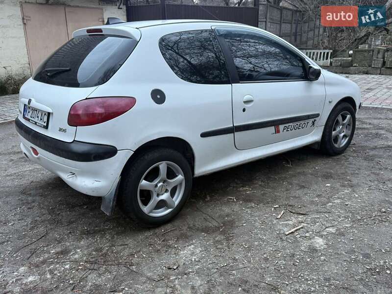 Хэтчбек Peugeot 206 2002 в Запорожье
