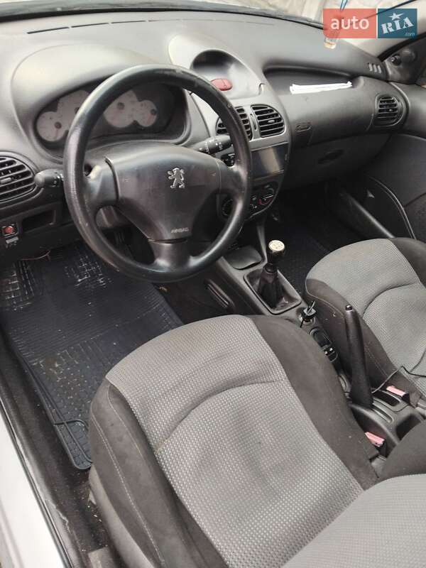 Хэтчбек Peugeot 206 2005 в Виннице