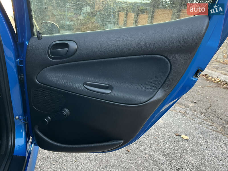 Хэтчбек Peugeot 206 2004 в Киеве фото 39 Хэтчбек Peugeot 206 2004 в Киеве