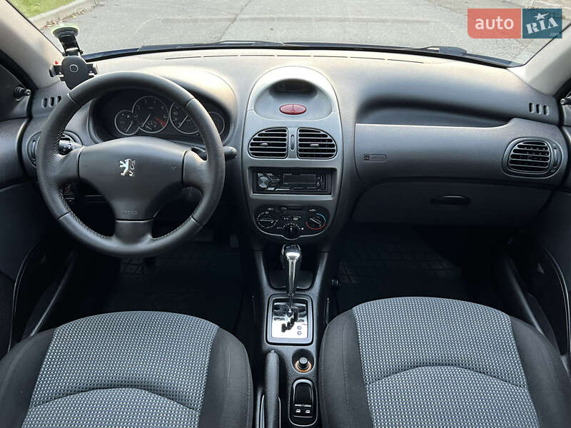 Хэтчбек Peugeot 206 2004 в Киеве фото 43 Хэтчбек Peugeot 206 2004 в Киеве
