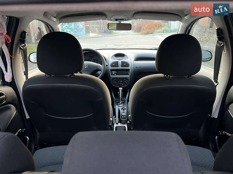 Хэтчбек Peugeot 206 2004 в Киеве фото 64 Хэтчбек Peugeot 206 2004 в Киеве