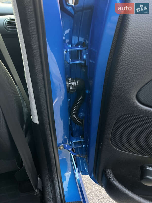 Хэтчбек Peugeot 206 2004 в Киеве фото 74 Хэтчбек Peugeot 206 2004 в Киеве