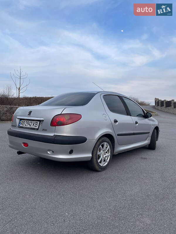 Седан Peugeot 206 2007 в Карловке
