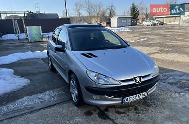 Хэтчбек Peugeot 206 2000 в Нововолынске