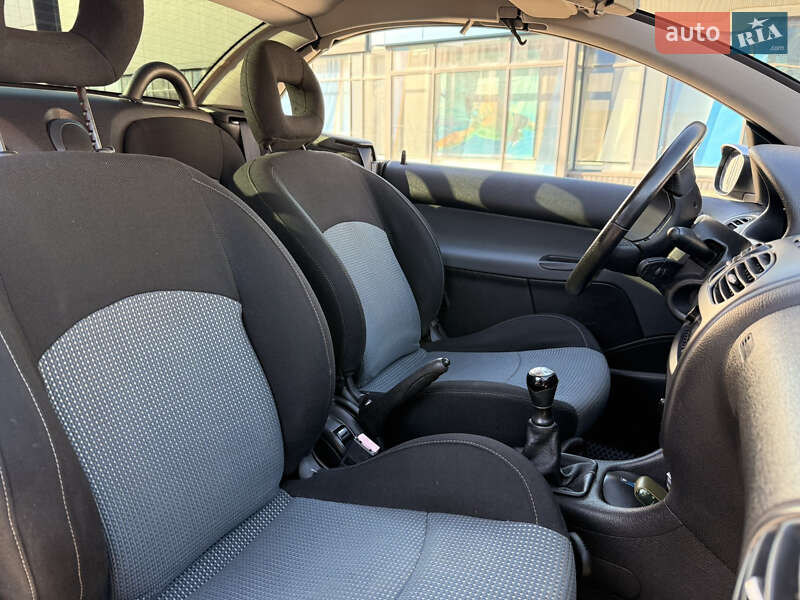 Кабриолет Peugeot 206 2003 в Киеве фото 11 Кабриолет Peugeot 206 2003 в Киеве