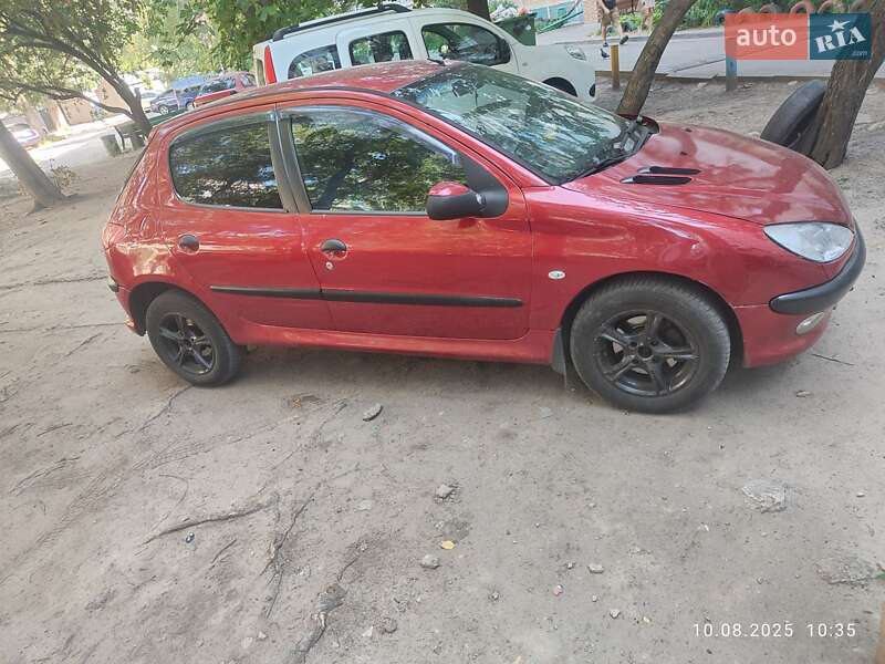 Хэтчбек Peugeot 206 2005 в Днепре