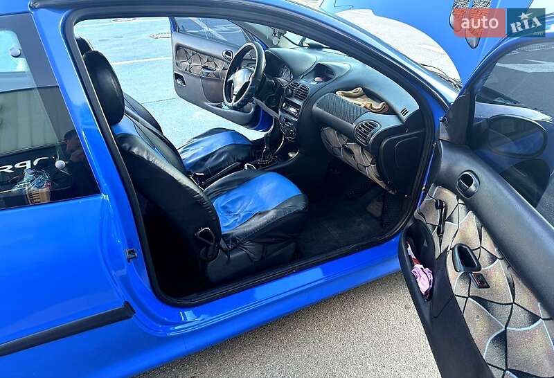 Хэтчбек Peugeot 206 2003 в Киеве