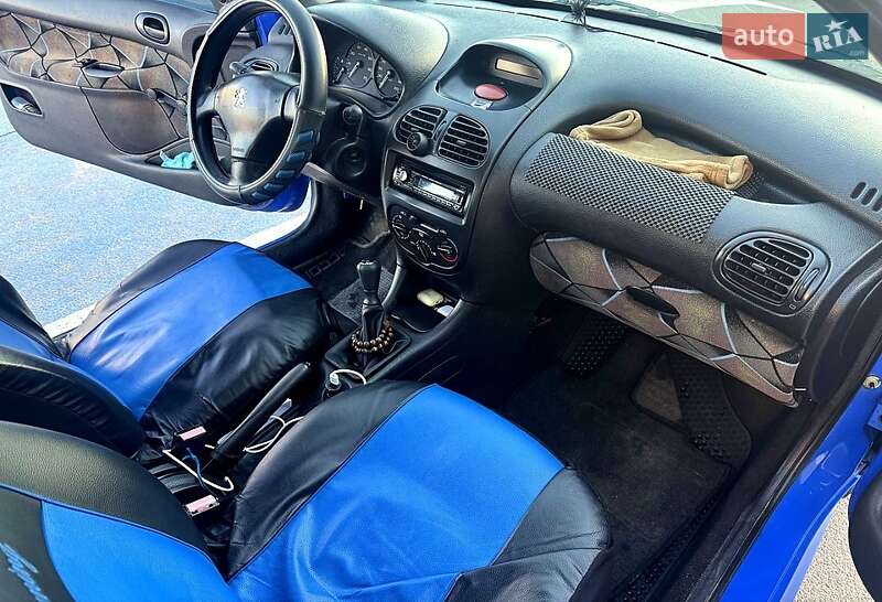 Хэтчбек Peugeot 206 2003 в Киеве