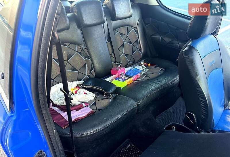 Хэтчбек Peugeot 206 2003 в Киеве