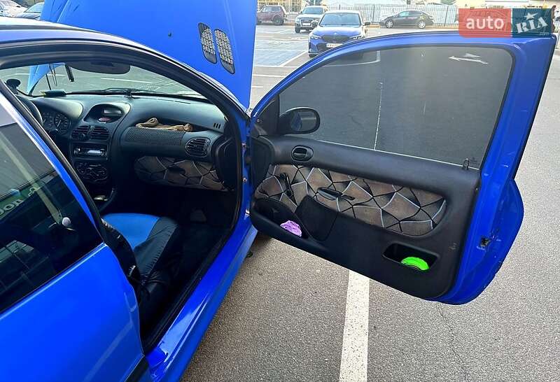 Хэтчбек Peugeot 206 2003 в Киеве