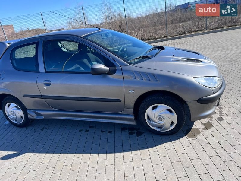 Хэтчбек Peugeot 206 1999 в Виннице