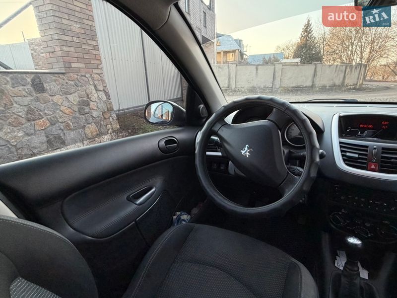Седан Peugeot 206 2011 в Виннице