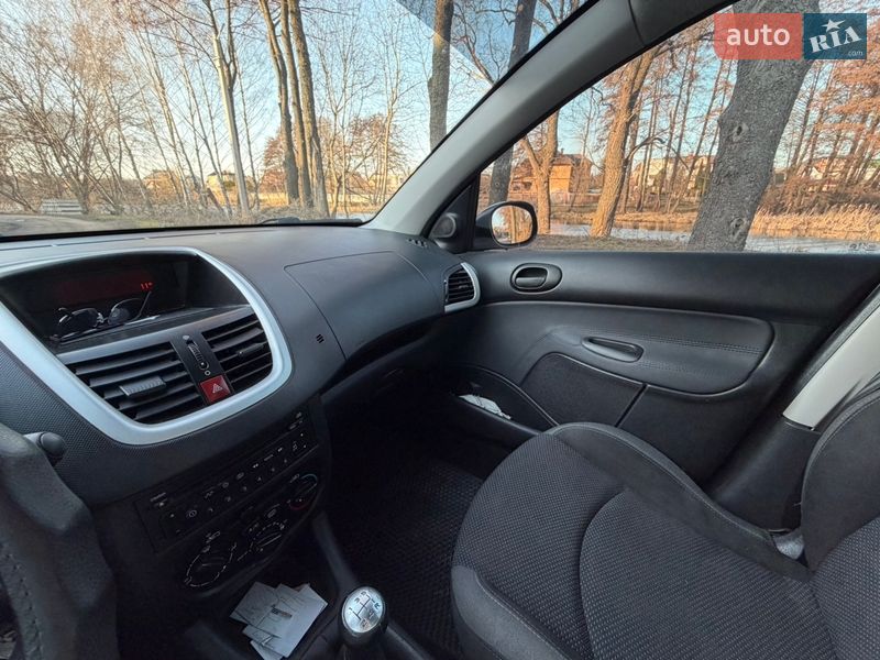 Седан Peugeot 206 2011 в Виннице