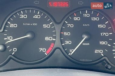 Хетчбек Peugeot 206 1999 в Чернівцях