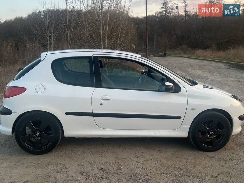 Хэтчбек Peugeot 206 2004 в Киеве фото 7 Хэтчбек Peugeot 206 2004 в Киеве