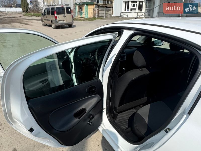 Хетчбек Peugeot 206 2006 в Сумах