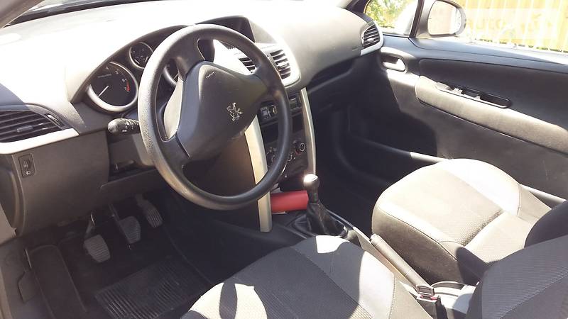 Хетчбек Peugeot 207 2012 в Черкасах