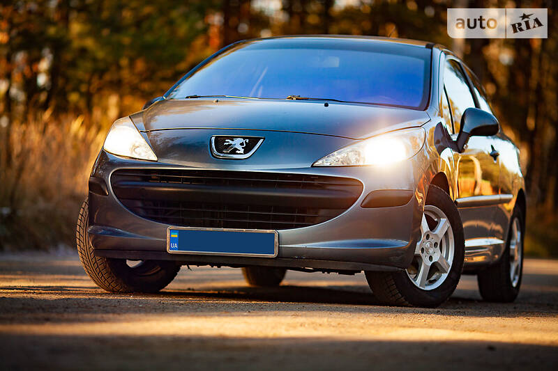 Хетчбек Peugeot 207 2006 в 