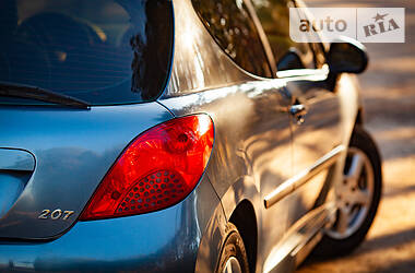 Хетчбек Peugeot 207 2006 в 