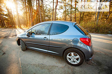 Хетчбек Peugeot 207 2006 в 