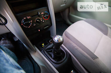 Хетчбек Peugeot 207 2006 в 