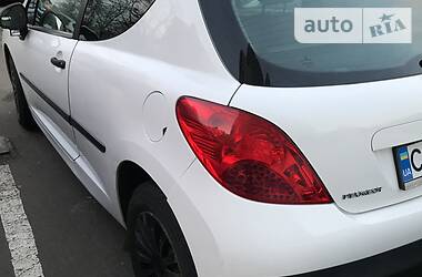 Хетчбек Peugeot 207 2008 в Києві