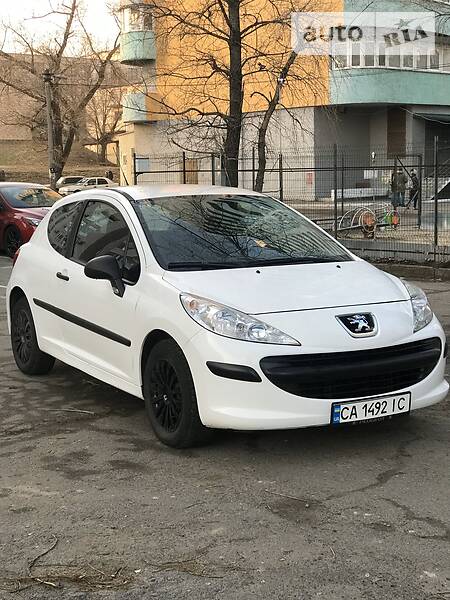 Хетчбек Peugeot 207 2008 в Києві