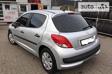 Хетчбек Peugeot 207 2010 в 